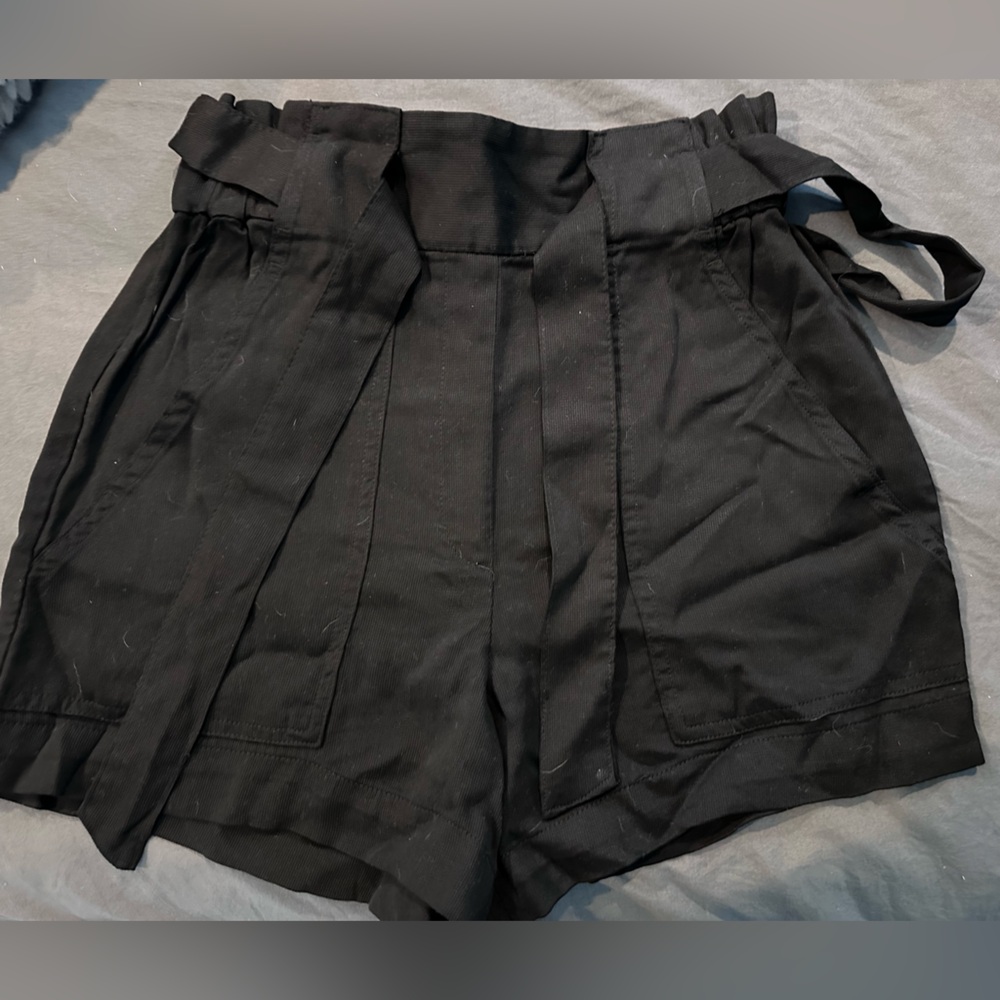 Women’s Linen blend casual shorts. NEVER WORN